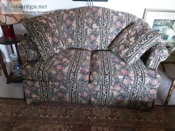 UPHOLSTERED &quotLOVE SEAT&quot Almost New
