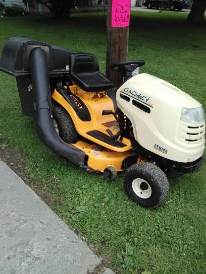 Cub Cadet Riding Mower With Baggager