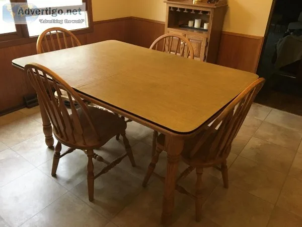 Solid Iak Amish- made Table and Chairs