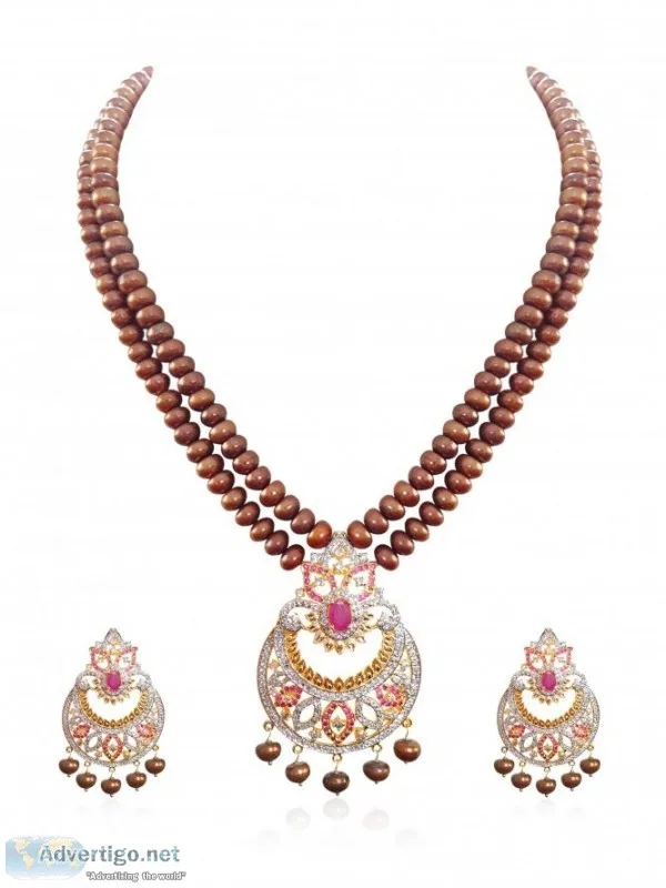Check out this new pearl set at Chique Fashion