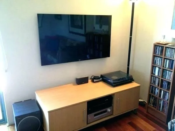 Mohit Bansal Chandigarh selling Samsung 32&quot LED Tv