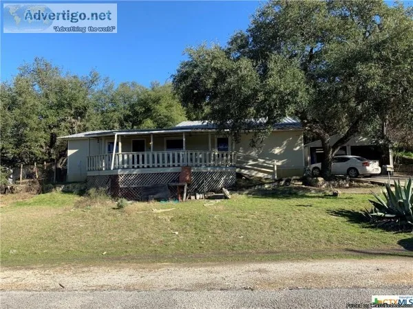 Home for Sale Nearby the Lake
