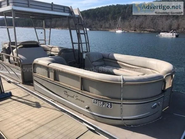 2014 Waco 25ft pontoon boat with 90 Hp outboard motor