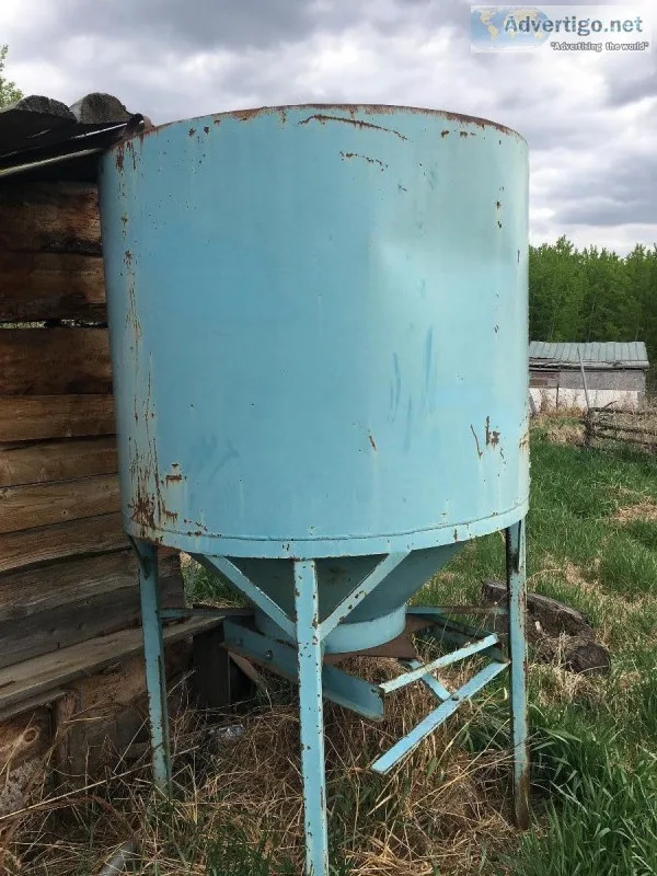 Small grain bin