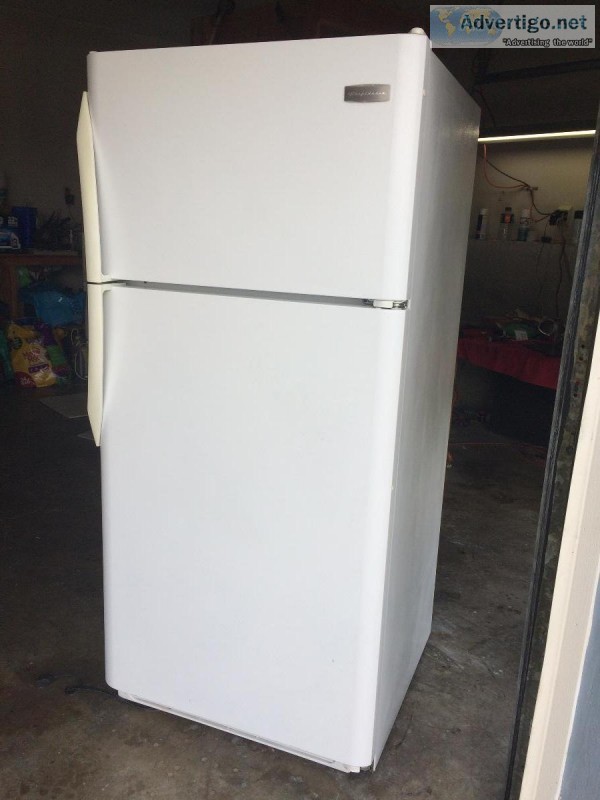White 18 cubic foot Refrigerator