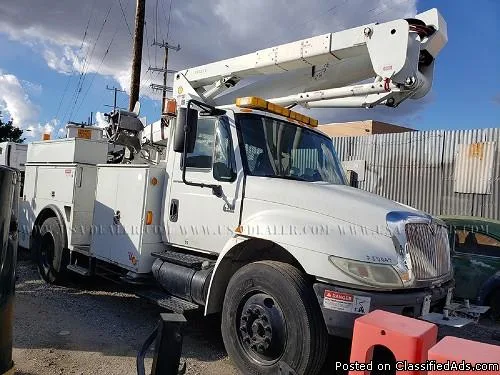 2003 INTERNATIONAL 4300 BUCKET TRUCK