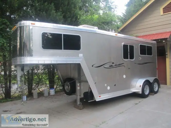 1 Owner 2006 Featherlite 2 Horse Trailer Model 9607 With Living 