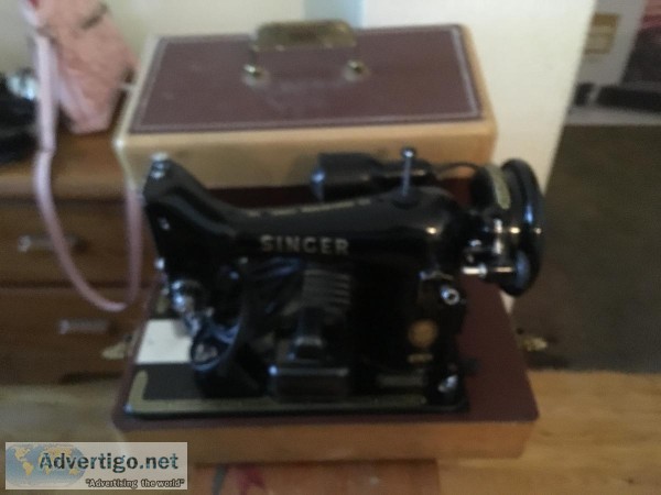 1950 gold and black singer sowing machine