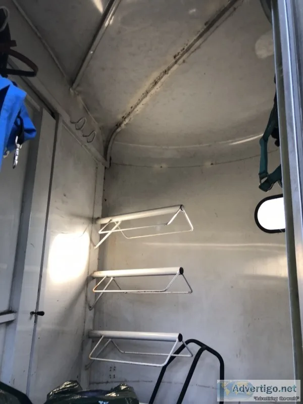 2002 CM 3 horse slant horse trailer