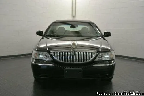 2003 Lincoln Town Car 4dr Sedan Signature Premium