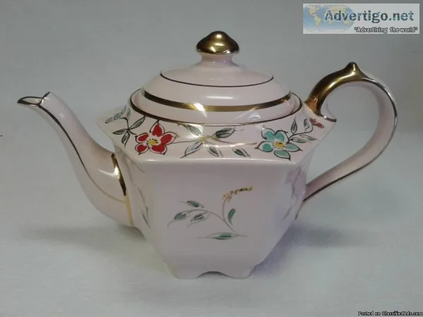 VINTAGE 1958 SADLER TEAPOT