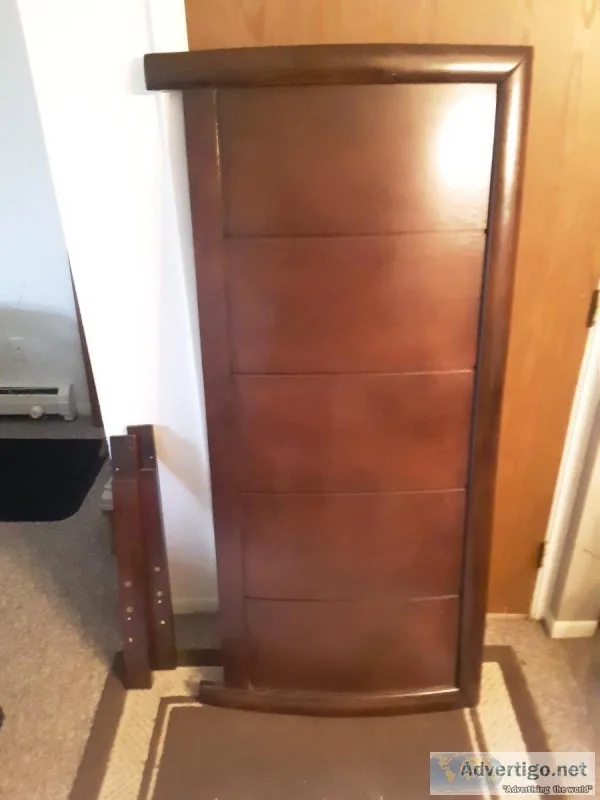 Wood bed post