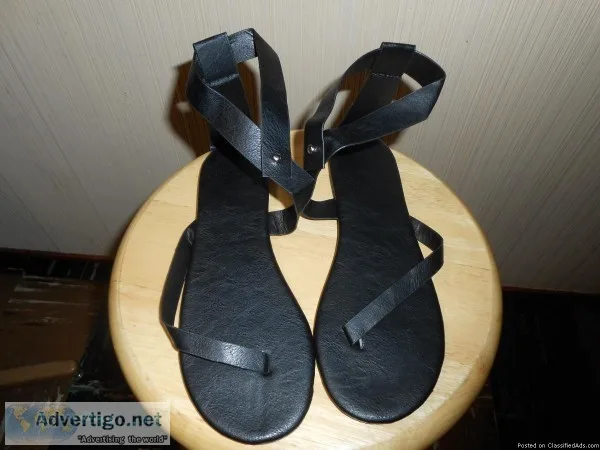 ANKLE STRAP FLAT SANDLES ( SIZE 7 )