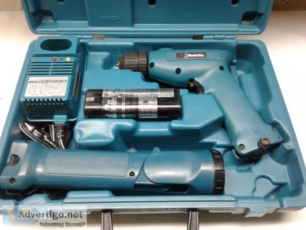 MAKITA CORDLESS DRILL and FLASHLIGHT SET W CARRYING CASE