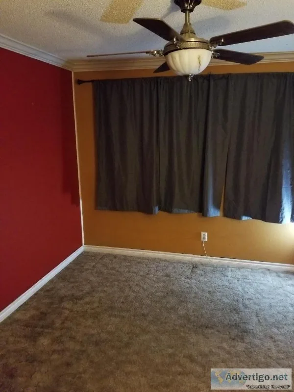 2 Rooms available now Corona
