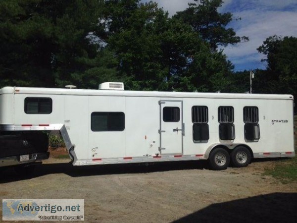 2013 Bison 480 Stratus Lite 8  LQ 4-horse goose neck trailer