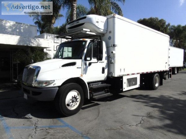 2009 International 4300 20  Reefer with Aluminum Liftgate