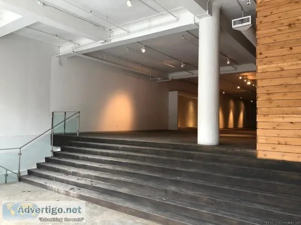 FOR RENT St-Laurent blvd 14000 sqft GF on 2 levels