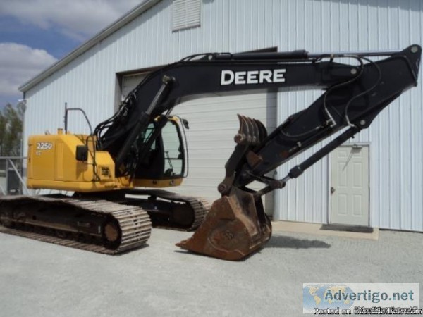 2012 DEERE 225D lc