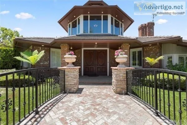 5 Bedrooms Home for Sale in Anaheim Hills