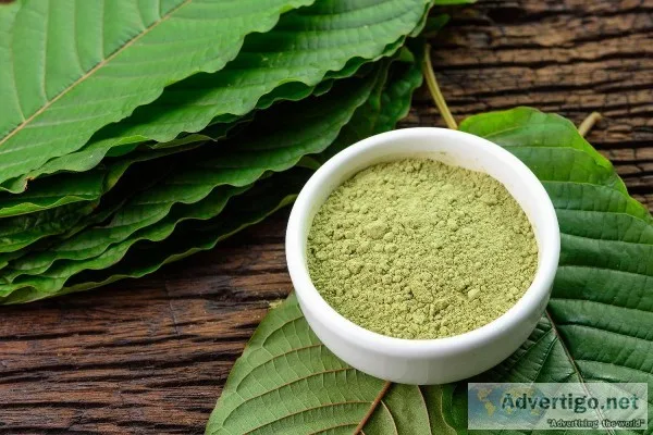Kratom and crushed leaves