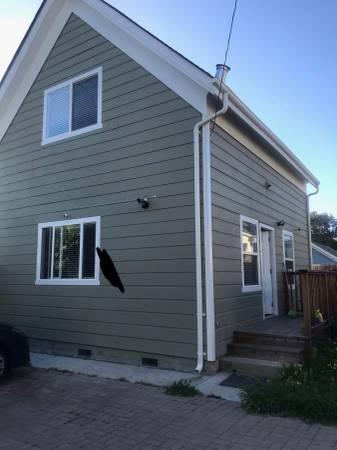 Looking For Roommate for Master Bedroom In Beautiful 2B2Ba Remod