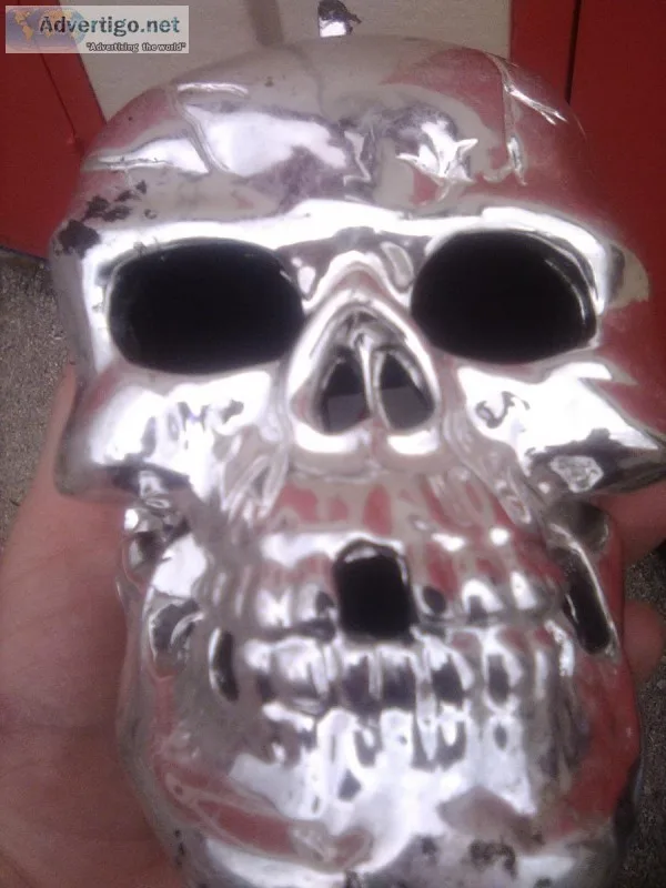 Metallic skull