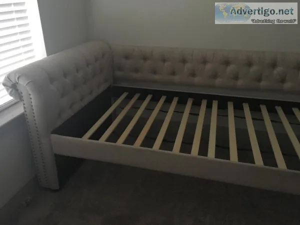 Tufted Scroll Arm Daybed and Trundle