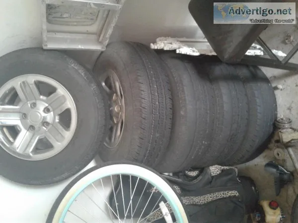 5 rims and tires for jeep 225 75 16 one tire is New rest not ver