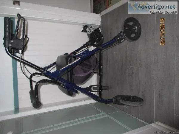 ROLLATORFolding aluminum walker with bag