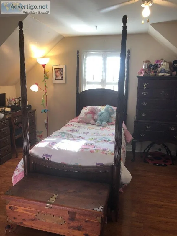 Twin Mahogany Poster bed