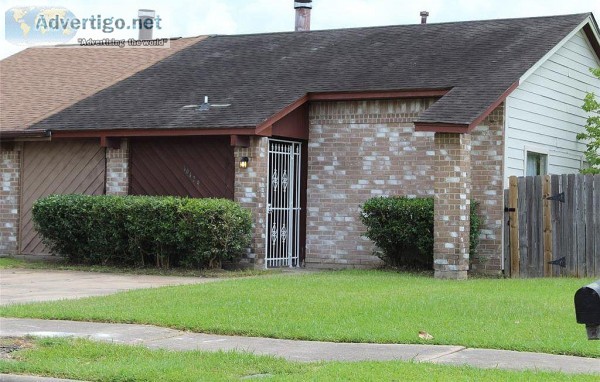 Spacious Townhome 2Bedrooms 2Baths  Storage Space  Fireplace  Fe