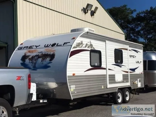By Owner 2011 24 ft. Forest River Cherokee Grey Wolf 18RB wslide