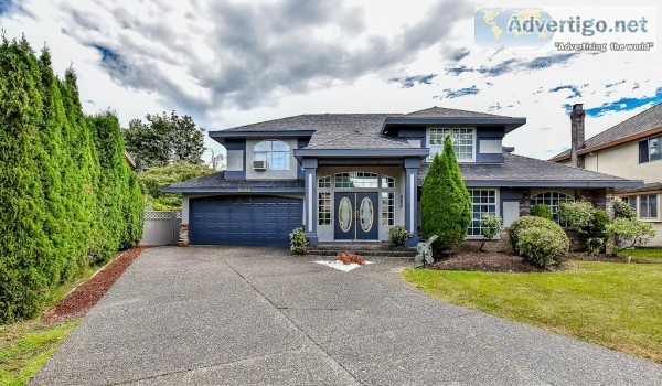 Quality Custom Home Prestigious Area