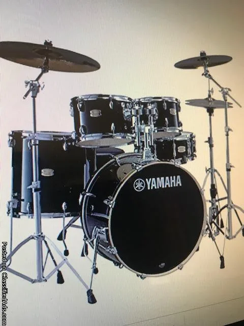 Yamaha Drum set hardware and cymbals