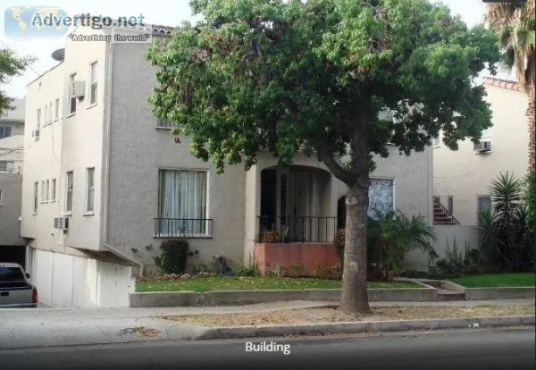 Great 8 unit walk up on the southeast corner North Columbus and 