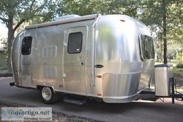 1 Owner 2004 Airstream Bambi Camper