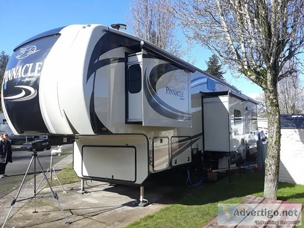 By Owner 2017 42 ft. Jayco Pinnacle 37 MDQS w4 slides