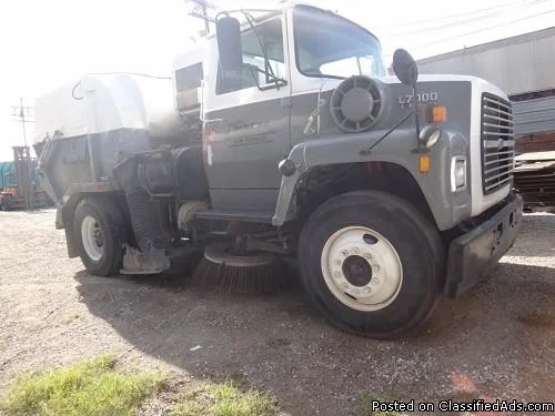 FORD L7000 STREET SWEEPER 1988