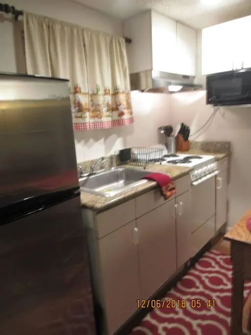 11 Efficiency Apartment-Includes All Utilities