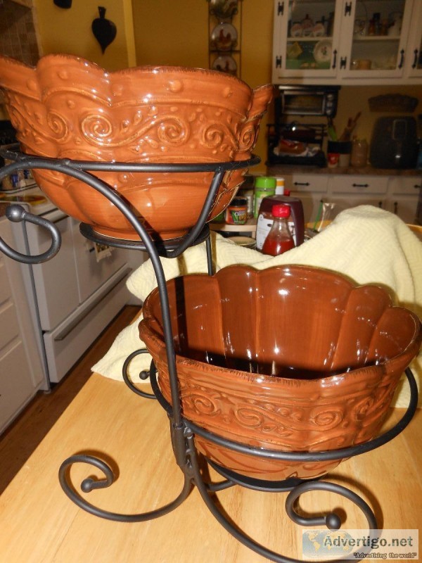 Celebrating Home 2-Serving bowls wstand