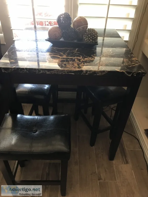 Kitchen table with 4 bar stools