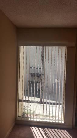 A room in a 2BR1BA condo in Concord 0.5 mile to BART. Utilities 