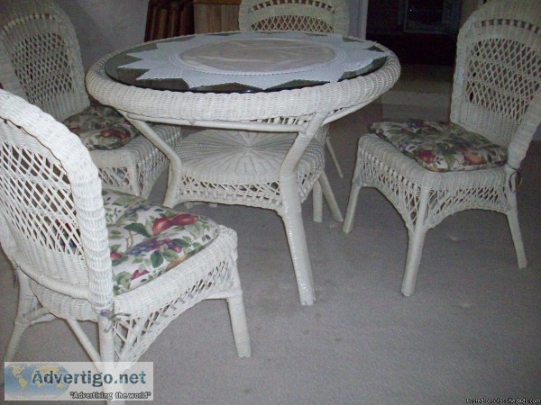 WICKER DINETTE SET