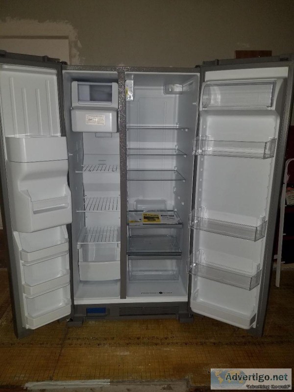 Brand new never used.. 25cf 1400 Refrigerator Less than 2 weeks 