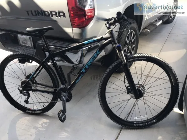 Mountain bike trek 19.5 excaliber 7. Mint cond