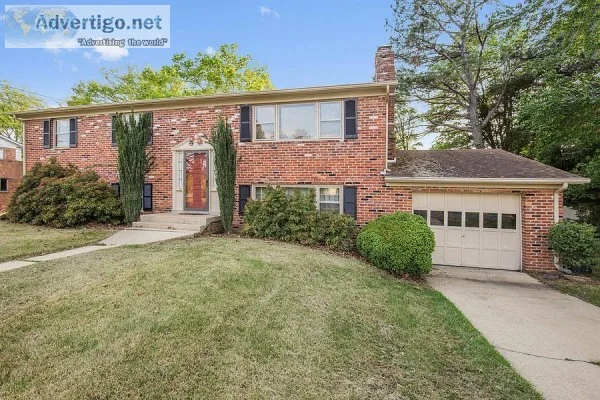 BEAUTIFUL Split Level Home