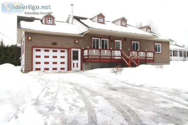 Spacious property a few minutes walk from Lake Champlain