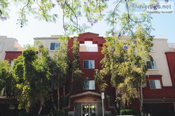 Large 3 Bed2 Ba Townhome - Private Rooftop Patio in NoHo Arts