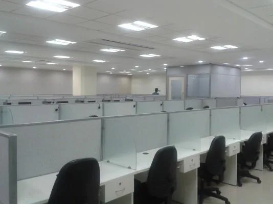 facing on main road fully furnished office rent for 50seaters wi